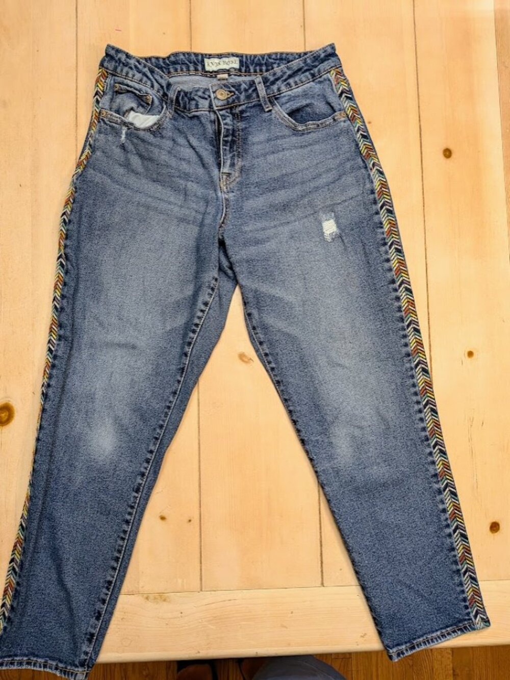 Knox Rose Size 8 Embroidered Side Stripe Jeans Distressed Boho Denim
